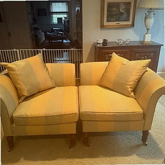 Split Loveseat/Upholstered Armchairs w/Matching Throw Pillows VRY GD CONDITION